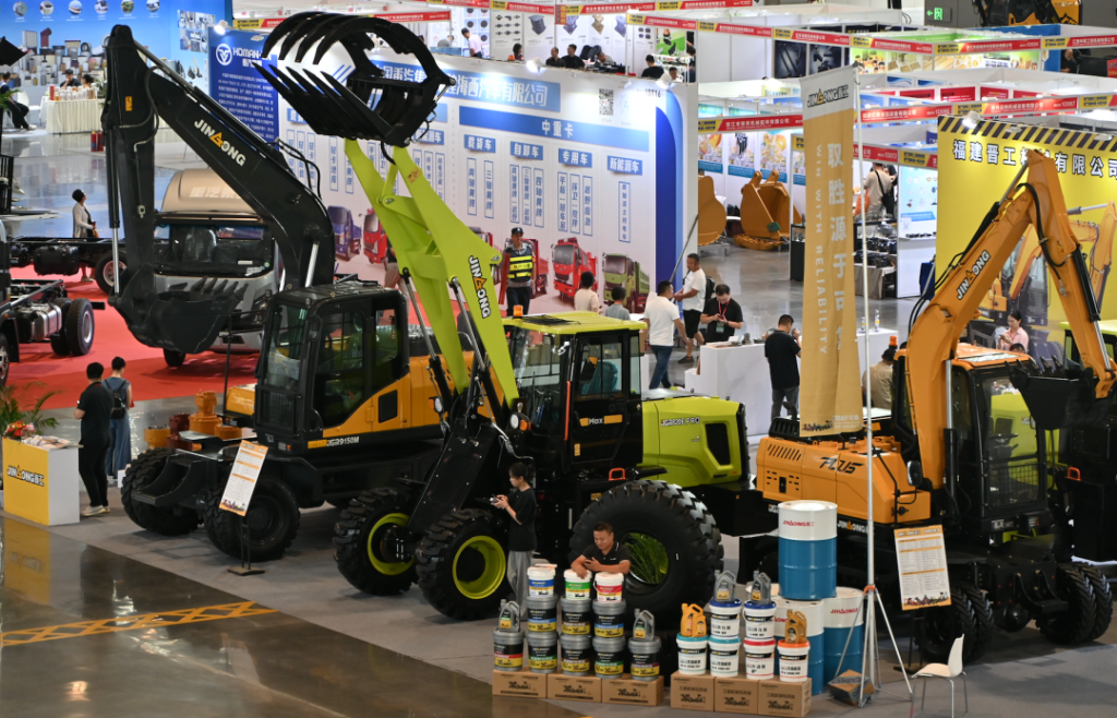 晋工机械闪耀2025厦门工程机械及轮式挖掘机展